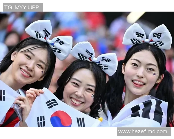 足球球星与美女女友携手亮相 球场内外的爱恋与荣耀故事